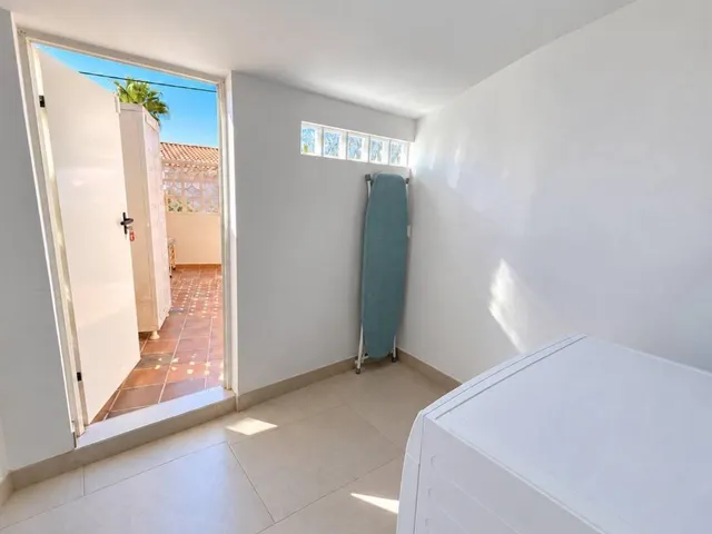 Exclusiva villa de lujo en san juan: dos casas independientes y oasis privado — 17