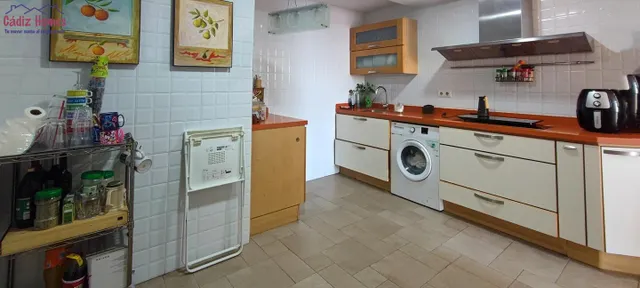 AMPLIA VIVIENDA A LOS PIES DE LA CALETA — 8