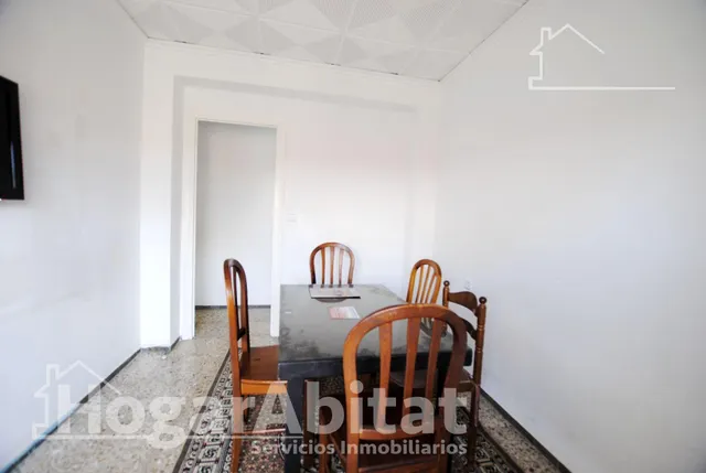¡gran oportunidad! muy amplio de 4 dormitorios, con balcón junto av beniopa — 17
