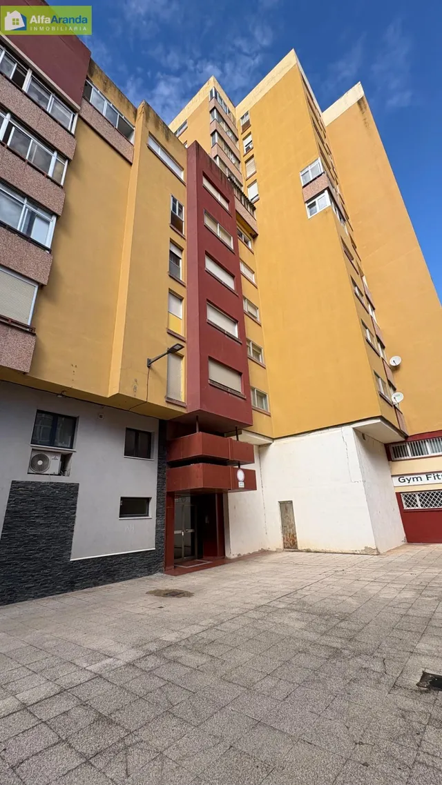 PISO EN VENTA 2 GARAJEs  Y 2 TRASTEROS — 32