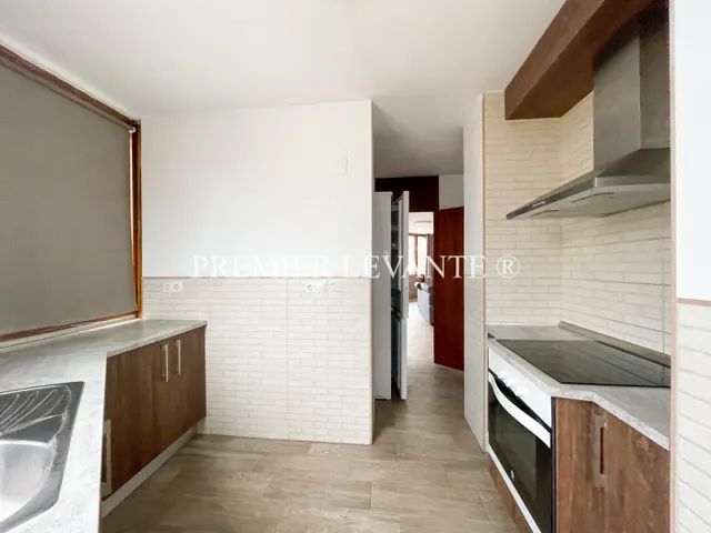 Vivienda en Centro, 4 hab y 2 baños, reformada, con ascensor. — 9
