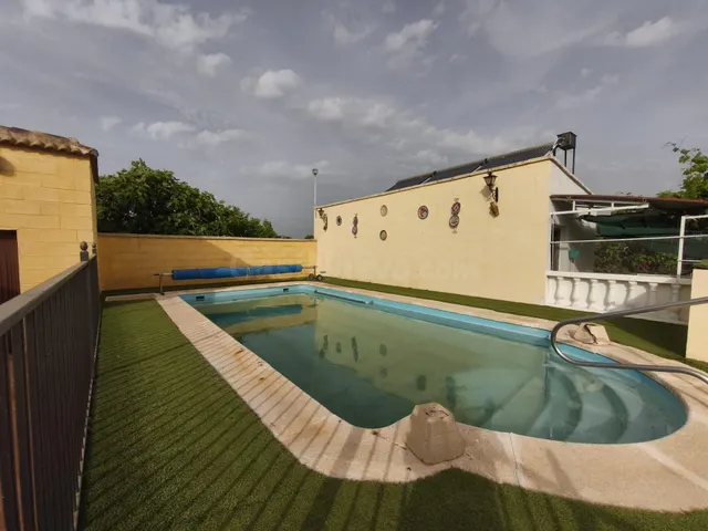 ESTUPENDA CASA DE CAMPO EN EL CARPIO!