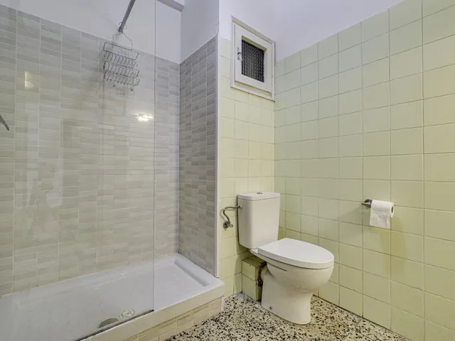 PISO EN OFERTA EN SAGRADA FAMILIA — 32