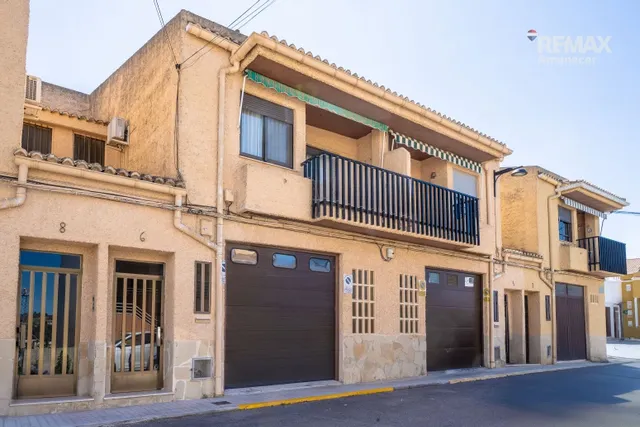 GRAN ADOSADO DE 254 m2 EN ENGUERA CON GARAJE XXL, PATIO Y P — 23