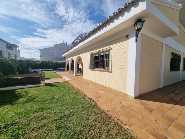 Chalet 4 habitaciones 307m² en venta - Cortes de la frontera — 26