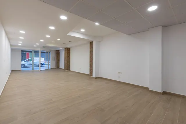 SE VENDE LOCAL TOTALMENTE REFORMADO EN PLENO CENTRO DE GRANADA (ALMONA DE SAN JUAN DE DIOS) — 7