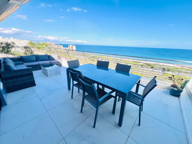 Apartamento en 1ª línea de playa Arenales del Sol. - foto 3