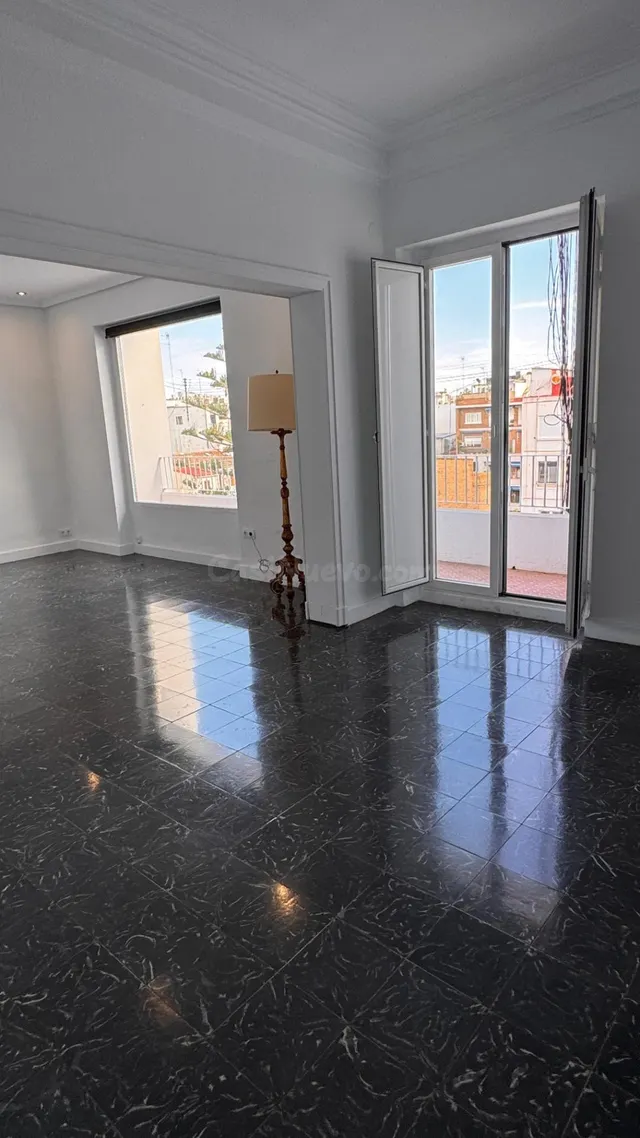 Gran ático de 200 m2 con terraza sin muebles en la zona de G - foto 4