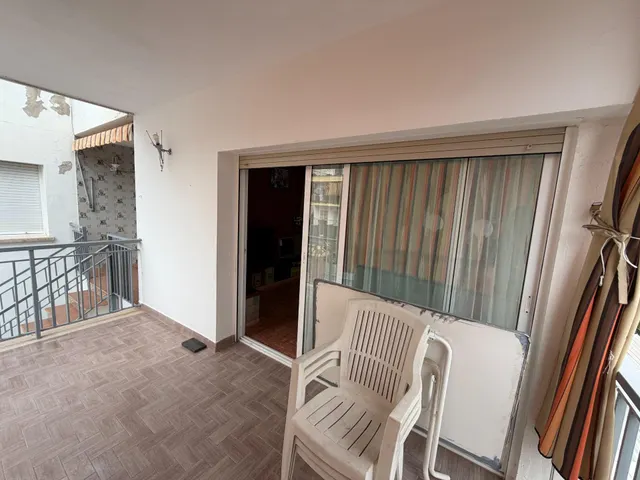 VIVIENDA ADOSADA DE 3 PLANTAS CON GARAJE , 4 habitaciones , AMPLIAS TERRAZAS EN SEGUR DE CALAFELL. — 36