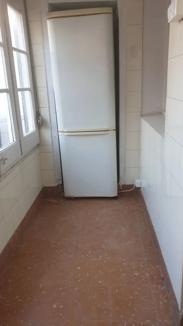 Piso para estudiantes -  4 habitaciones dobles,  gran terraza 50 m2 . Metro Maragall — 17