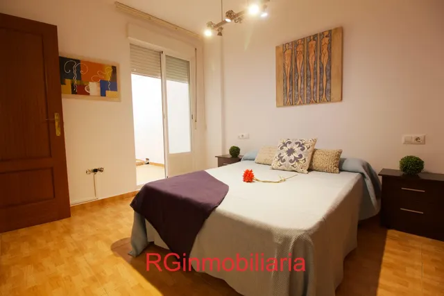 Apartamento 2 habitaciones, patio, trastero y zona aparcamiento. — 10