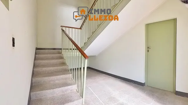 OPORTUNIDAD Casa con mucho terreno y varios garajes — 35