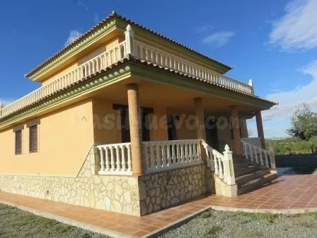 ESTUPENDO CHALET SIN ESTRENAR EN ZONA DE LA PARROQUIA - foto 2