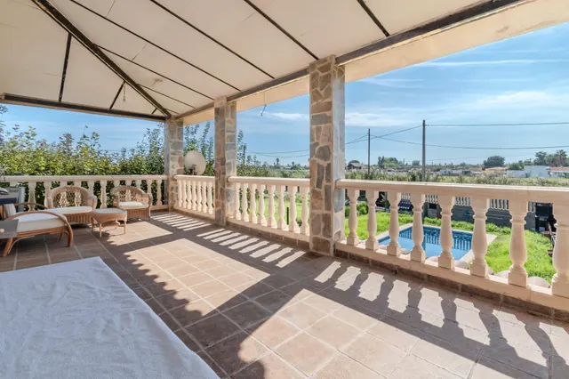 Chalet con piscina y gran parcela en partida senillar – grao de Castellón — 28