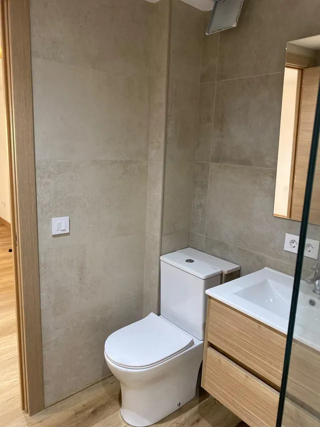 Exclusiva casa de pueblo completamente rehabilitada con piscina interior, terraza y parking en el centro de el Vendrell — 31