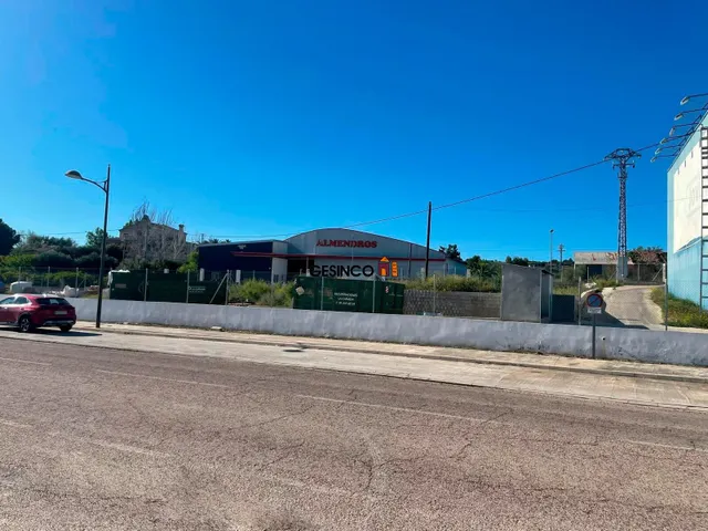 PARCELA DE SUELO INDUSTRIAL URBANO EN LA LLOSA DE RANES — 4