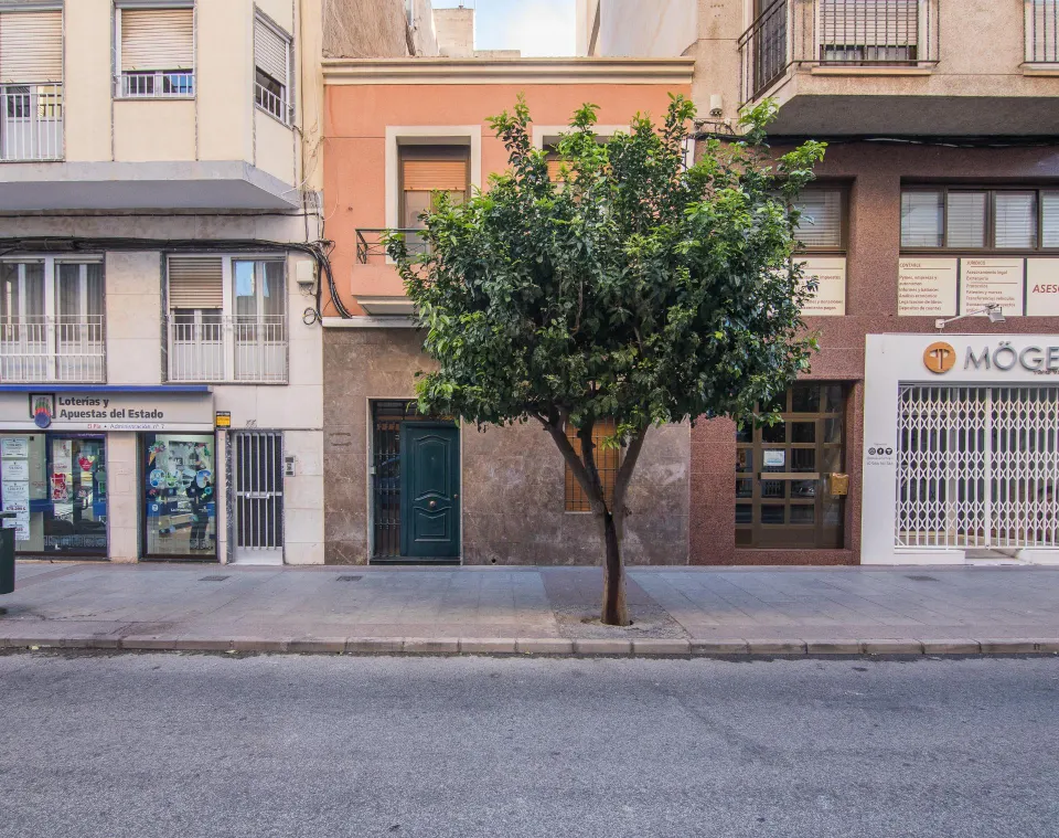 VIVIENDA UNIFAMILIAR CENTRICA