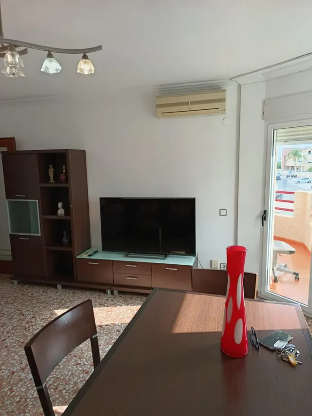 ¡Oportunidad única en el Grao de Gandía! Piso acogedor y amplio — 17