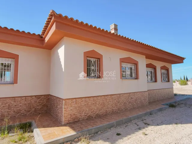 SE VENDE CHALET DE OBRA NUEVA AL LADO DEL PUEBLO DE MACISVENDA-ABANILLA — 25