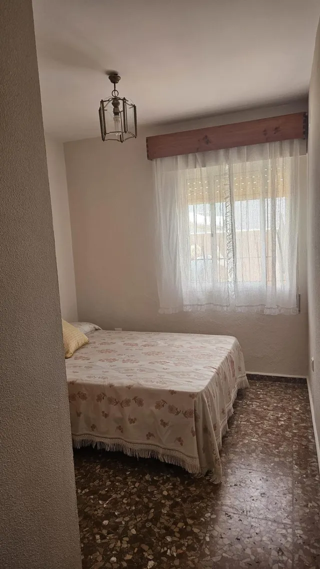 Casa adosada de 4 dormitorios con gran porche, patio y terraza en el centro de Chipiona — 16