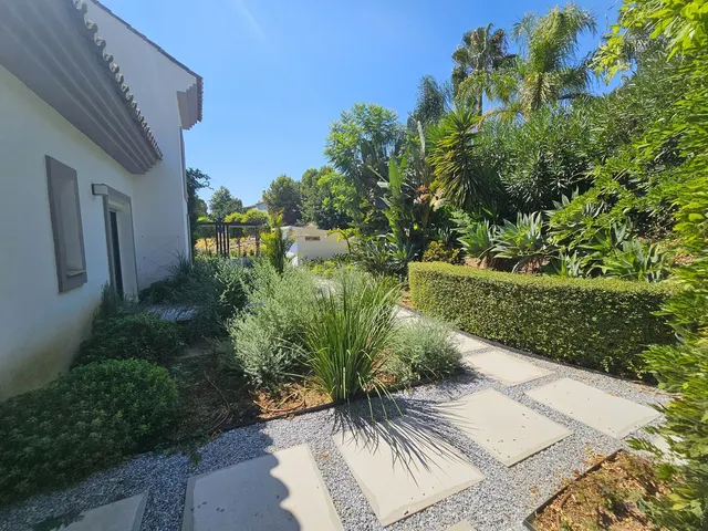 Chalet 4 habitaciones 391m² en venta - Costa del Sol — 28