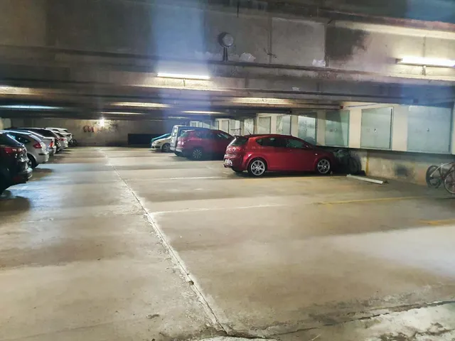 Plaza de parking y trastero a la venta, en El Pla de Martorell — 10