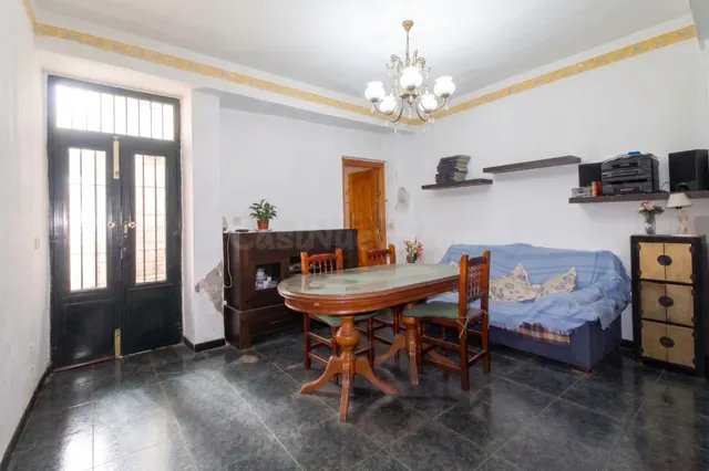 Casa con posibilidad de Piscina y Garaje cerca del centro de