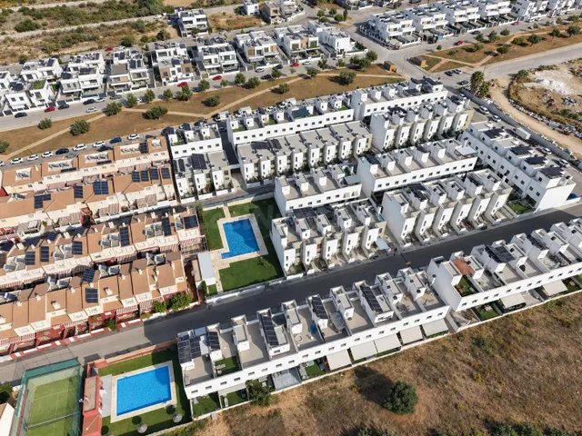 Exclusivo Chalet adosado del 2022 con gran solárium privado  - foto 4