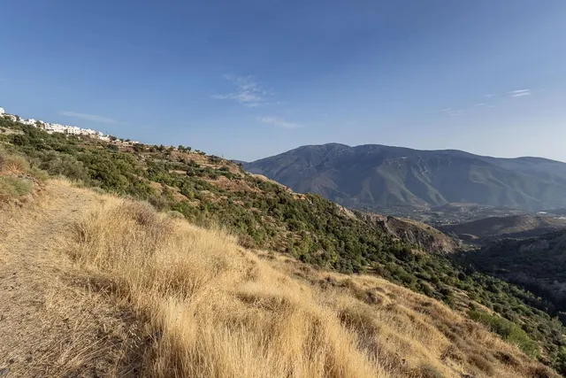 Terreno en Venta en la Alpujarra, Cañar: Oportunidad Única en Entorno Rural Encantador — 6
