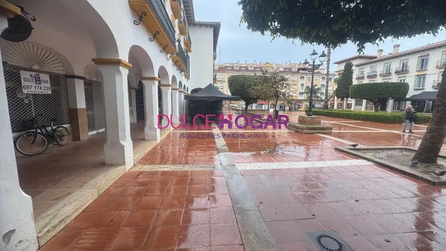 MAGNIFICO LOCAL EN PLENO CENTRO DE LA CALA DEL MORAL - foto 2