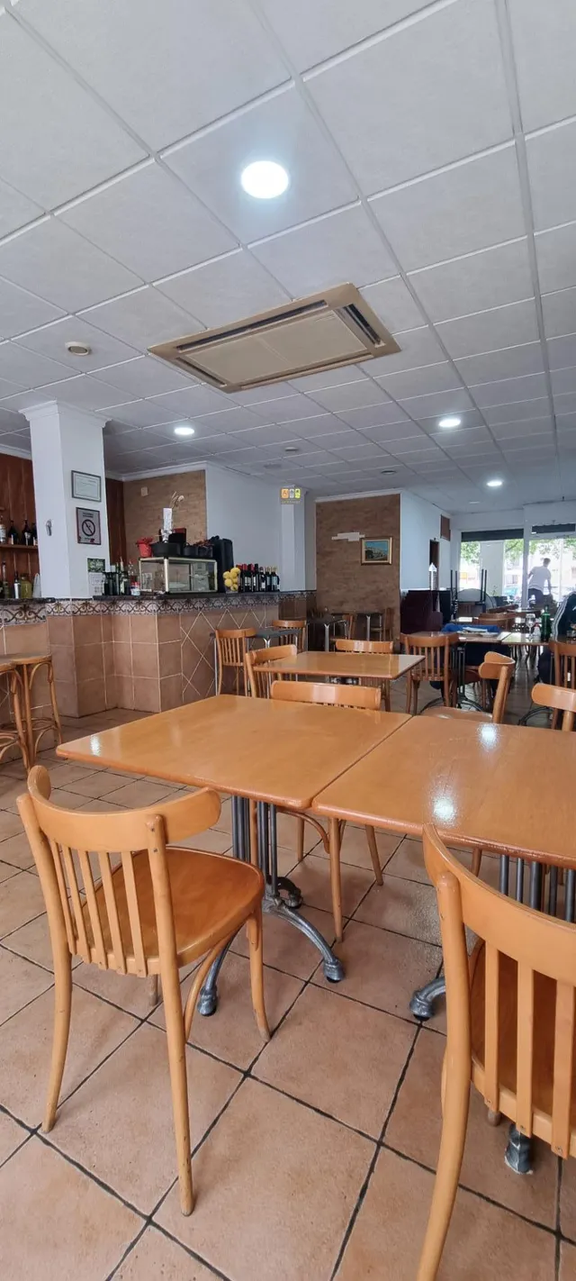 LOCAL COMERCIAL EN AVENIDA PRINCIPAL — 21