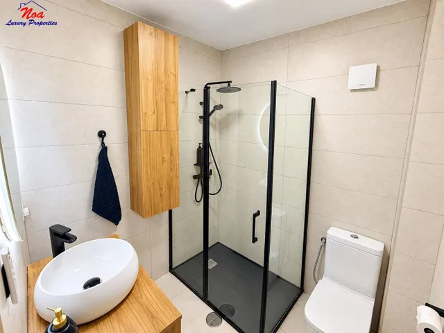 Apartamento reformado y amueblado con terraza a 300 metros de la Playa de la Rada, Estepona — 7