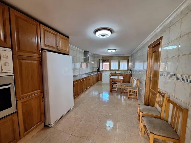 Gran casa familiar en el centro de Pinoso con garaje excepcional y posibilidades para crear tu propio negocio — 5