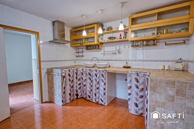 Casa con potencial ubicada en parcela 1000 m² Querol — 13
