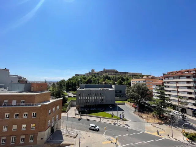 ¡PISO AMPLIO EN PRAT DE LA RIBA CON VISTAS A LA SEU VELLA! - foto 2