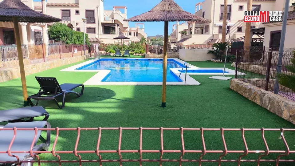 ¡Oportunidad en Águilas. Murcia! 2 dormitorios, gran terraza, piscina  comunitaria y garaje.