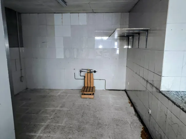Se alquila Local de 100 metros cuadrados en c/Gran Vía, Carballo — 8