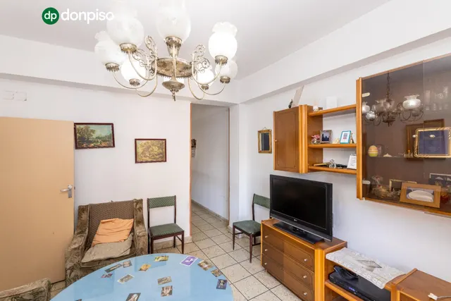 Piso para reformar junto a Plaza Einstein – 3 dormitorios y vistas despejadas — 7