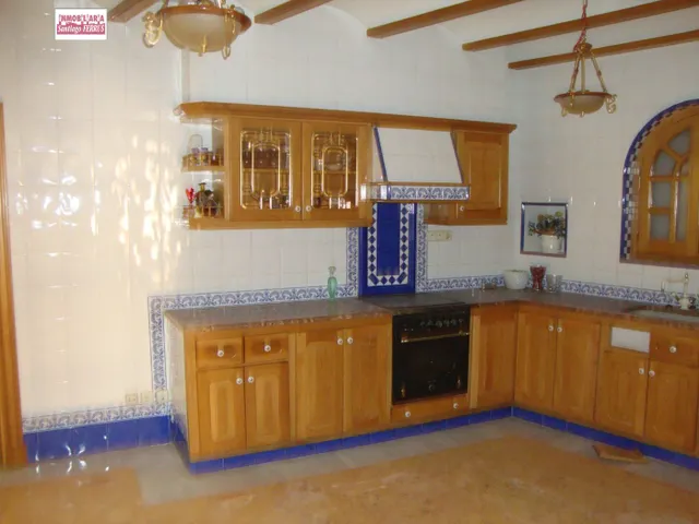 VENTA DE VIVIENDA UNIFAMILIAR EN BENIFAIO                  ACCESO POR DOS CALLES — 5