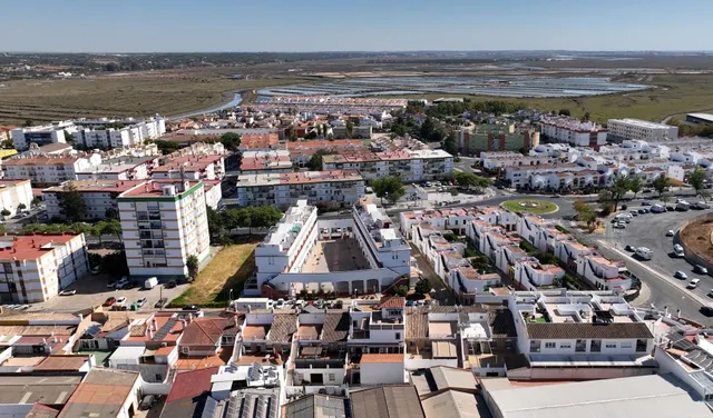 Amplio Adosado en Ayamonte - Oportunidad Única — 33