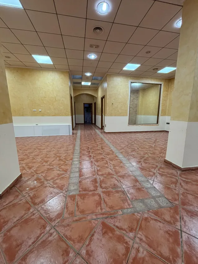 LOCAL COMERCIAL DE 300 m2 – ALQUILER CON OPCIÓN DE COMPRA — 21