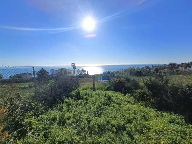 Terreno para construir en Manilva con vistas al mar y montañ