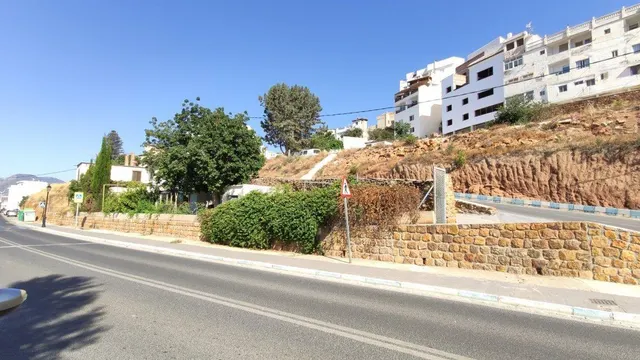 PARCELA URBANA EN LANJARON — 14
