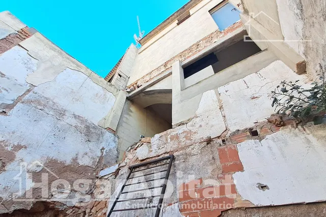 ¡OPORTUNIDAD INCREÍBLE! TERRENO URBANO AMPLIO Y CON COCHERA — 7