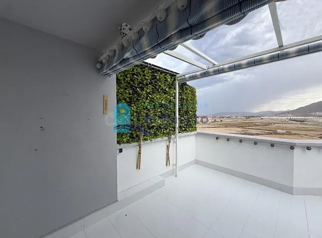 APARTAMENTO REFORMADO CON TERRAZA, VISTAS AL MAR Y PISCINA E - foto 4