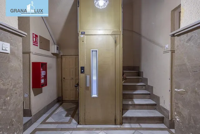 PISO COMPLETAMENTE REFORMADO EN CALLE RECOGIDAS — 33