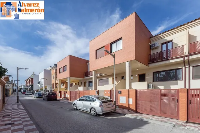 Amplia casa de 182 m2 con patio, gran sótano y a menos de 5 minutos del metro — 31
