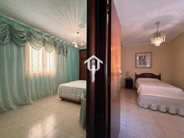 PISO EN VENTA EN ALICANTE. ZONA VIRGEN DEL REMEDIO.100m2, 3 habitaciones, 1 BAÑO, BALCÓN, CUARTA PLANTA CON ASCENSOR — 30