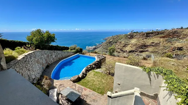 Villa independiente con piscina, jardines y vistas panorámicas al mar y al Teide. — 48