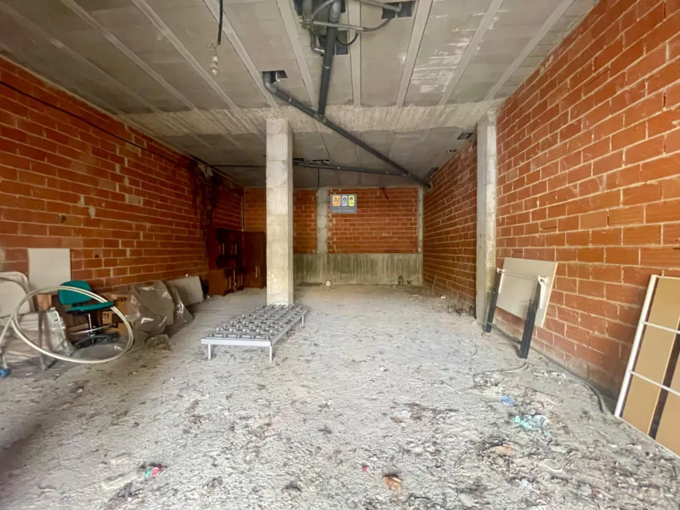 LOCAL COMERCIAL DE 90 M2 EN CARRETERA PRINCIPAL EN ALTEA